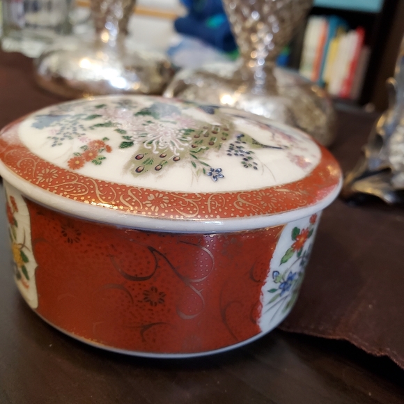 Vintage Satsuma Japanese peacock trinket box orange and gold trim - Picture 11 of 12